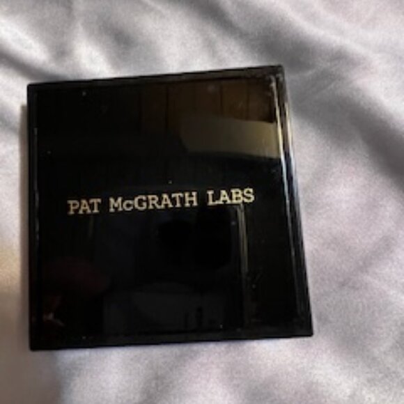 Almost New Pat McGrath Labs Skin Fetish Highlighter in Lunar Allure - Picture 2 of 6